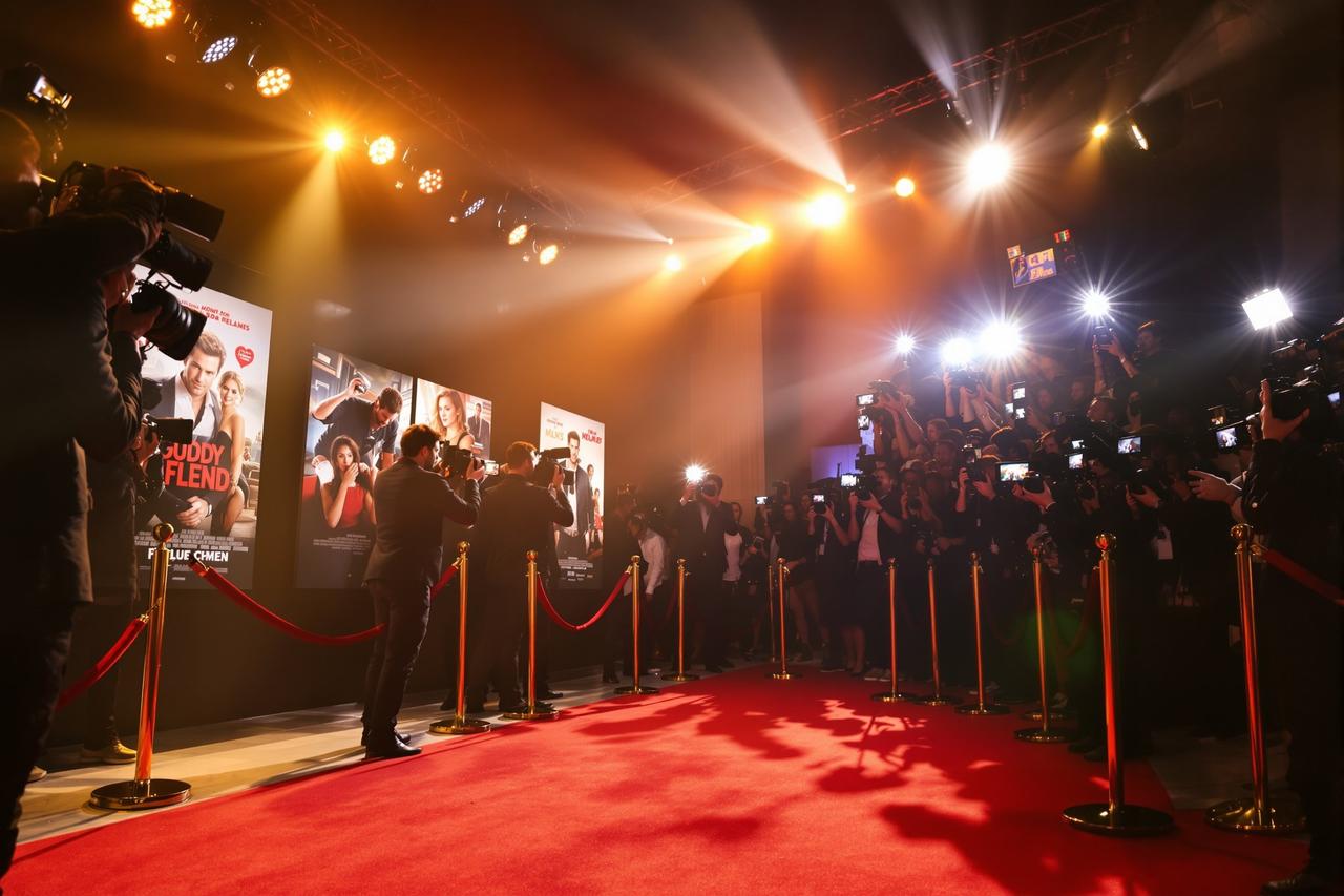 视频在线观看资讯 - 《深海奇航》票房突破20亿，导演透露续集计划